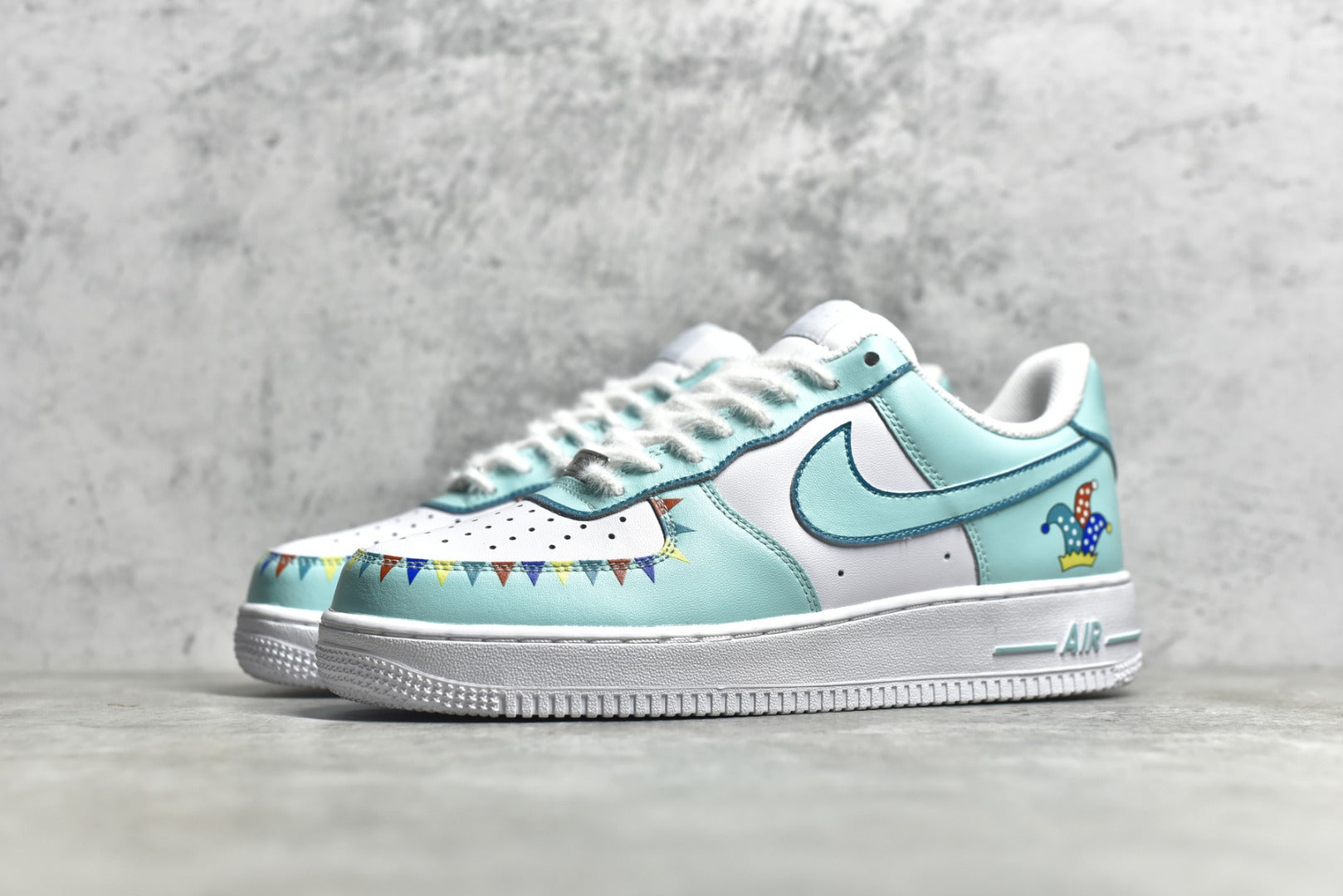 # 公司级别 官方爆款定制 二次元主题 NK Air Force 1 Low’07 马戏团配色 空军一号低帮休闲板鞋 定制皮料 原厂3D打印 定制鞋盒 原楦原纸板 纯正空军版型 内置全掌气垫 货号：CW2288-111 Size：36 36.5 37.5 38 38.5 39 40 40.5 41 42 42.5 43 44 44.5 45