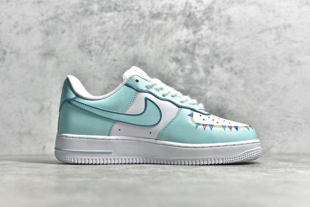# 公司级别 官方爆款定制 二次元主题 NK Air Force 1 Low’07 马戏团配色 空军一号低帮休闲板鞋 定制皮料 原厂3D打印 定制鞋盒 原楦原纸板 纯正空军版型 内置全掌气垫 货号：CW2288-111 Size：36 36.5 37.5 38 38.5 39 40 40.5 41 42 42.5 43 44 44.5 45