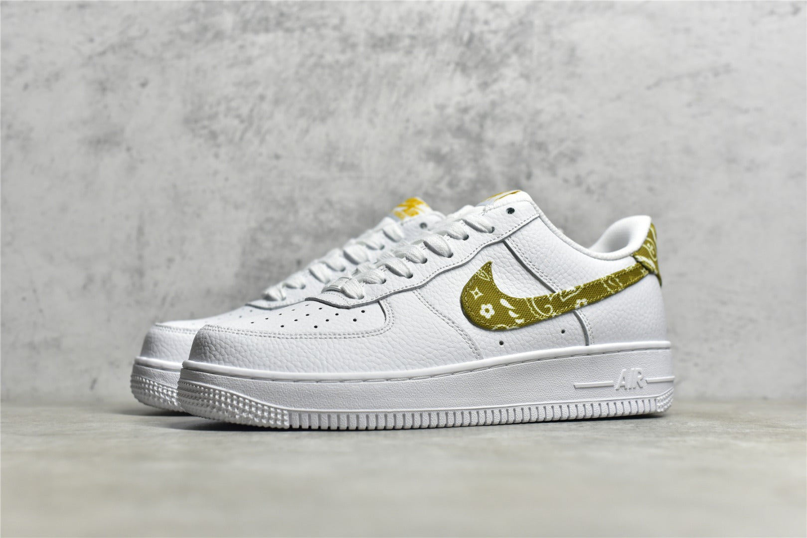 # 公司級Nk Air Force 1'07 Low 空軍一號低幫休閒板鞋DJ9942-101 尺寸：36 36.5 37.5 38 38.5 39 40 40.5 41 42 42.5 43 4454.5 44454.5 44