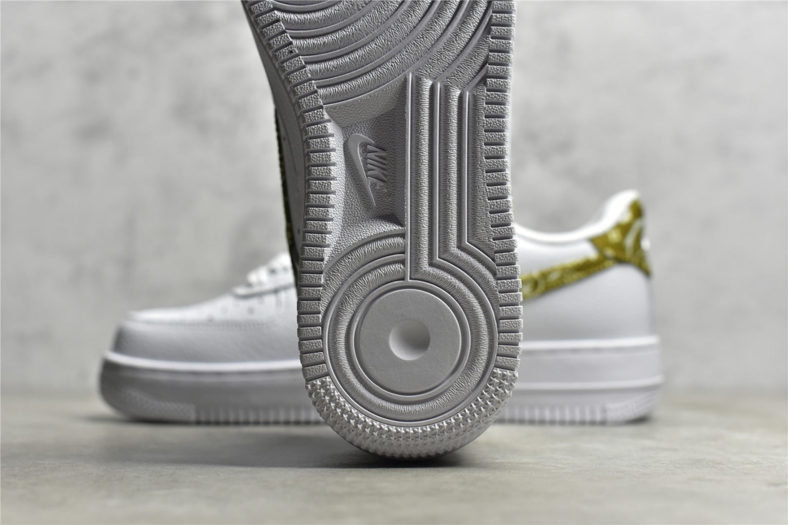 # 公司級Nk Air Force 1'07 Low 空軍一號低幫休閒板鞋DJ9942-101 尺寸：36 36.5 37.5 38 38.5 39 40 40.5 41 42 42.5 43 4454.5 44454.5 44