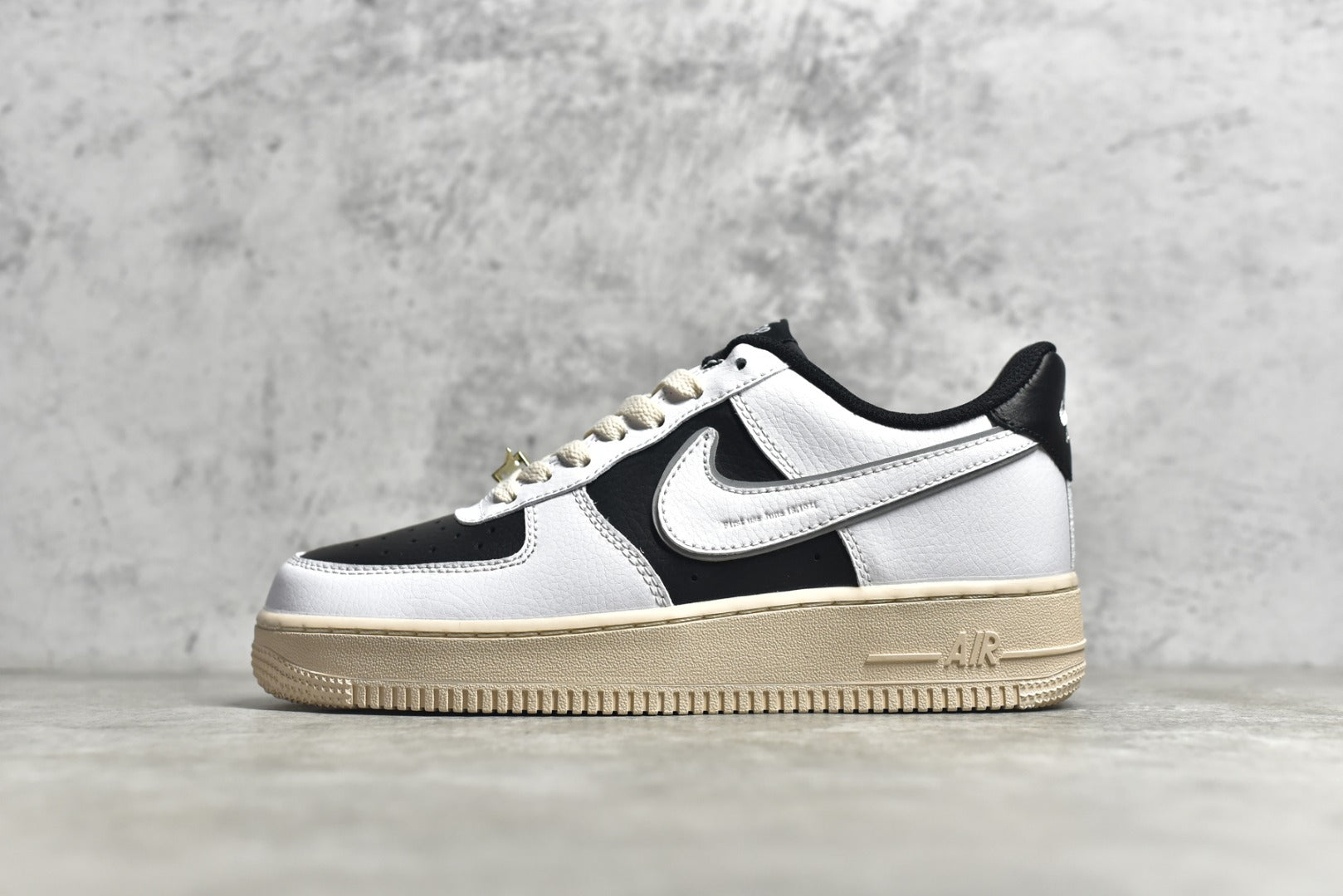 # 公司等級NK Air Force 1 空軍一號復古熊貓官方同步原廠中底鋼印、拉幫完美官方貨號：DJ7015-101 SIZE：36 36.5 375 36.5 45.36. 42.5 43 44 44.5 45