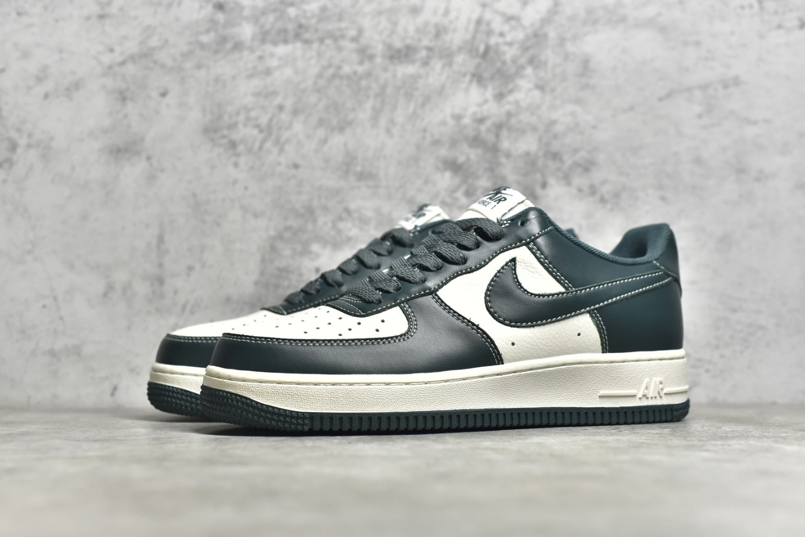 # 公司等級NK Air Force 1 Low '07 米墨綠滿天星配色空軍一號低筒休閒板鞋原廠訂製皮料定製鞋盒原楦原紙板純正版型高清潔度內置全掌氣墊（附贈鞋帶一副）貨號：LU6965-756 Size：36 36.5 37.536.5 37.5 383 4536. 42.5 43 44 44.5 45
