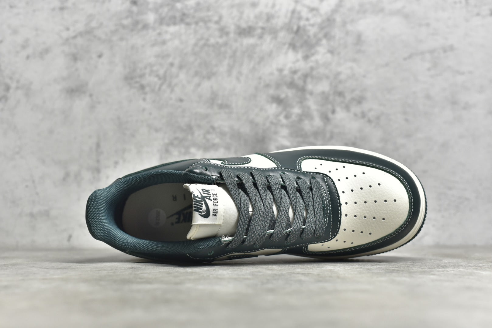 # 公司等級NK Air Force 1 Low '07 米墨綠滿天星配色空軍一號低筒休閒板鞋原廠訂製皮料定製鞋盒原楦原紙板純正版型高清潔度內置全掌氣墊（附贈鞋帶一副）貨號：LU6965-756 Size：36 36.5 37.536.5 37.5 383 4536. 42.5 43 44 44.5 45