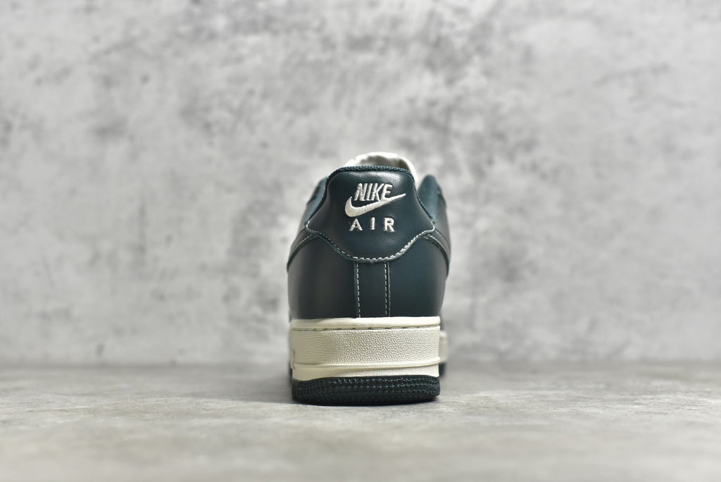 # 公司等級NK Air Force 1 Low '07 米墨綠滿天星配色空軍一號低筒休閒板鞋原廠訂製皮料定製鞋盒原楦原紙板純正版型高清潔度內置全掌氣墊（附贈鞋帶一副）貨號：LU6965-756 Size：36 36.5 37.536.5 37.5 383 4536. 42.5 43 44 44.5 45