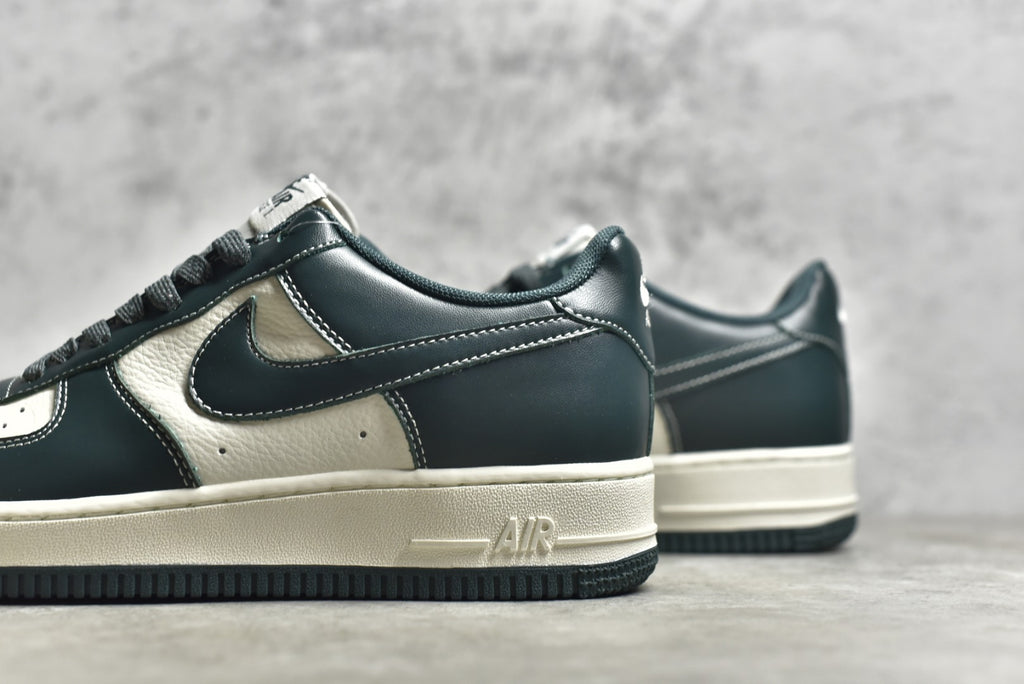 # 公司等級NK Air Force 1 Low '07 米墨綠滿天星配色空軍一號低筒休閒板鞋原廠訂製皮料定製鞋盒原楦原紙板純正版型高清潔度內置全掌氣墊（附贈鞋帶一副）貨號：LU6965-756 Size：36 36.5 37.536.5 37.5 383 4536. 42.5 43 44 44.5 45