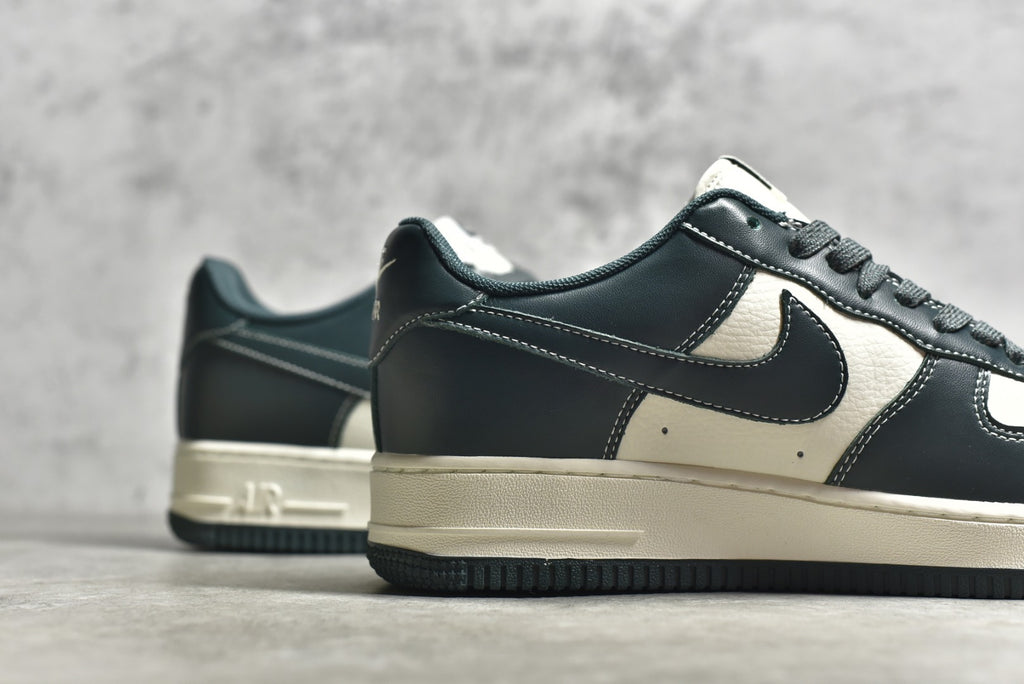 # 公司等級NK Air Force 1 Low '07 米墨綠滿天星配色空軍一號低筒休閒板鞋原廠訂製皮料定製鞋盒原楦原紙板純正版型高清潔度內置全掌氣墊（附贈鞋帶一副）貨號：LU6965-756 Size：36 36.5 37.536.5 37.5 383 4536. 42.5 43 44 44.5 45