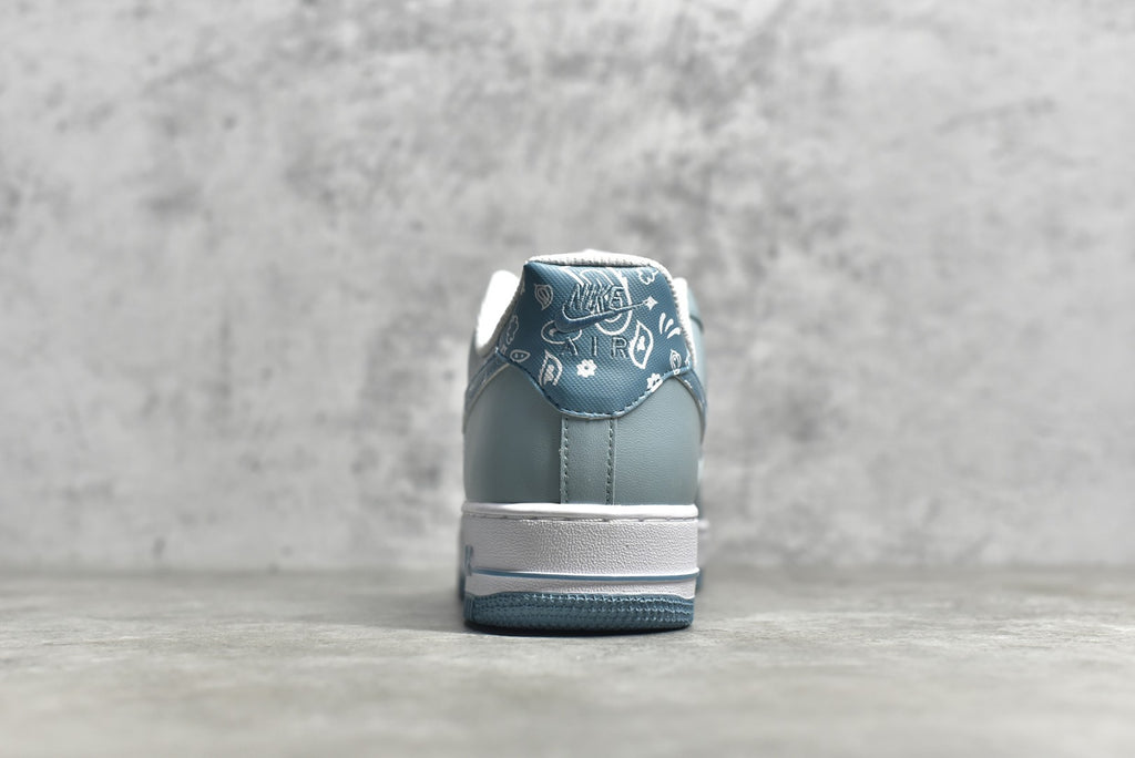 # 公司等級NK Air Force 1 Low '07 白藍色腰果花配色空軍一號低筒休閒板鞋原廠訂製皮料訂製腰果花鞋盒原楦原紙板純正版型正品NFC感應晶片高清潔度內建全掌氣墊貨號：XM9612-092 Size：36 36.5 38385 383. 42 42.5 43 44 44.5 45