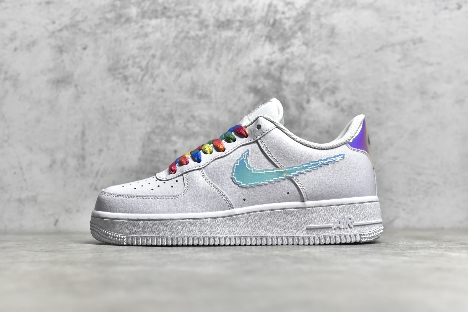 # 公司等級NK Air Force 1 空軍一號七彩鐳射官方同步原廠級原楦頭原紙板打造純正空軍版型#專注外貿渠道全掌內置蜂窩氣墊#原盒配件原廠中底鋼印、拉幫完美官方貨號：DC1699-100 SIZE：36 36.5 375 50375. 42 42.5 43 44 44.5 45
