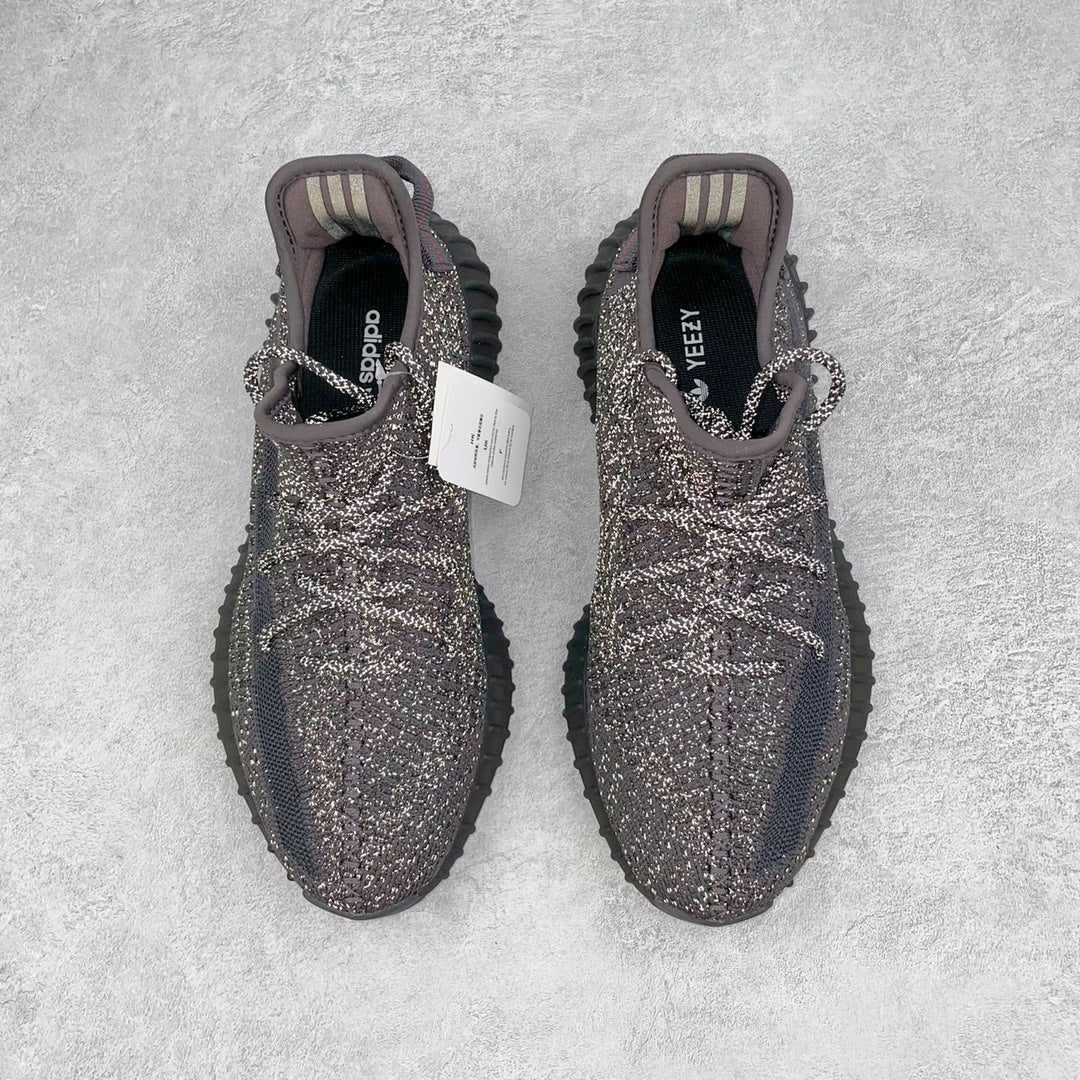 純原版Yeezy Boost 350 V2 黑滿天星貨號：FU9007全套原楦原紙版原鞋開模完美打造採用辰元飛織魚絲網原廠面非進口機台大底原廠半透明RB巴斯夫滿釘大底原廠東莞百宏3M反光鞋帶質感一致原廠鑫成新粉原鞋墊LOGO膠漿印花鈦金針與高士馬克線針車精工打造一切遵循原廠指令單採購同源原材採購全套原廠進口材料原紙版原楦頭一切同源公司大幾率過驗混賣無壓力