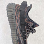 ＃純原Yeezy Boost 350 V2 黑色暴龍獸GW3774全套原楦原紙版原鞋開模完美打造採用辰元飛織魚絲網原廠面非進口機台大底原廠半透明RB巴斯夫滿釘大底原廠東莞百宏3M反光鞋帶質感一致原廠鑫成新粉原鞋墊LOGO膠漿印花鈦金針與高士馬克線針車精工打造一切遵循原廠指令單採購同源原材採購全套原廠進口材料原紙版原楦頭一切同源公司貨大幾率過驗混賣無壓力