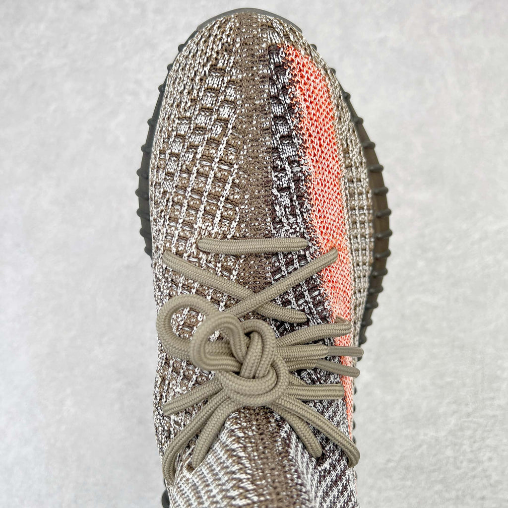 ＃純原Yeezy Boost 350 V2 火山灰GW0089全套原楦原紙版原鞋開模完美打造採用辰元飛織魚絲網原廠面非進口機台大底原廠半透明RB巴斯夫滿釘大底原廠東莞百宏3M反光鞋帶質感一致原廠鑫成新粉原鞋墊LOGO膠漿印花鈦金針與高士馬克線針車精工打造一切遵循原廠指令單採購同源原材採購全套原廠進口材料原紙版原楦頭一切同源公司貨大幾率過驗混賣無壓力‼