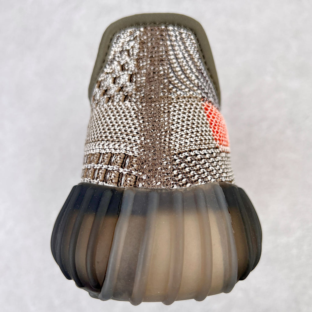 ＃純原Yeezy Boost 350 V2 火山灰GW0089全套原楦原紙版原鞋開模完美打造採用辰元飛織魚絲網原廠面非進口機台大底原廠半透明RB巴斯夫滿釘大底原廠東莞百宏3M反光鞋帶質感一致原廠鑫成新粉原鞋墊LOGO膠漿印花鈦金針與高士馬克線針車精工打造一切遵循原廠指令單採購同源原材採購全套原廠進口材料原紙版原楦頭一切同源公司貨大幾率過驗混賣無壓力‼