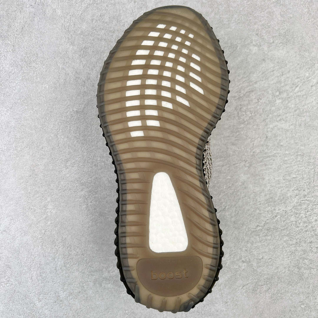 ＃純原Yeezy Boost 350 V2 火山灰GW0089全套原楦原紙版原鞋開模完美打造採用辰元飛織魚絲網原廠面非進口機台大底原廠半透明RB巴斯夫滿釘大底原廠東莞百宏3M反光鞋帶質感一致原廠鑫成新粉原鞋墊LOGO膠漿印花鈦金針與高士馬克線針車精工打造一切遵循原廠指令單採購同源原材採購全套原廠進口材料原紙版原楦頭一切同源公司貨大幾率過驗混賣無壓力‼