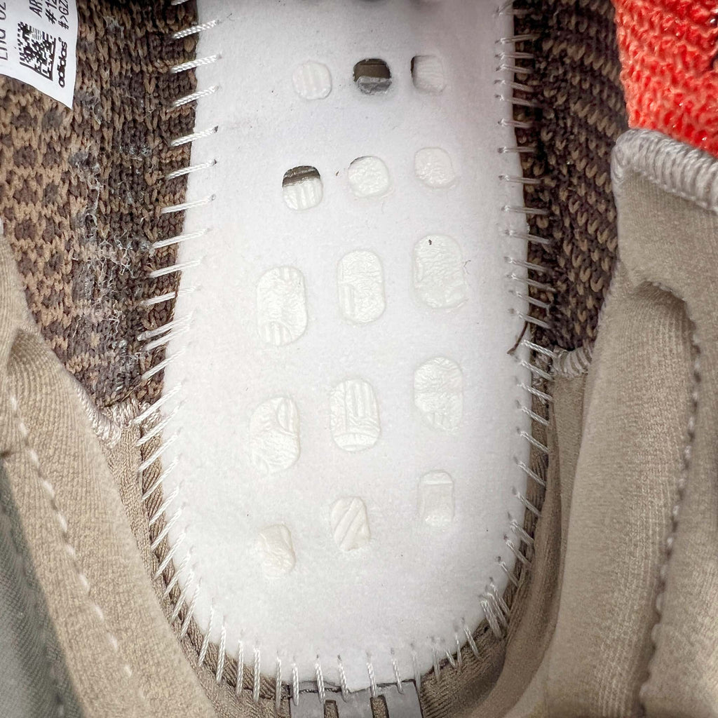 ＃純原Yeezy Boost 350 V2 火山灰GW0089全套原楦原紙版原鞋開模完美打造採用辰元飛織魚絲網原廠面非進口機台大底原廠半透明RB巴斯夫滿釘大底原廠東莞百宏3M反光鞋帶質感一致原廠鑫成新粉原鞋墊LOGO膠漿印花鈦金針與高士馬克線針車精工打造一切遵循原廠指令單採購同源原材採購全套原廠進口材料原紙版原楦頭一切同源公司貨大幾率過驗混賣無壓力‼
