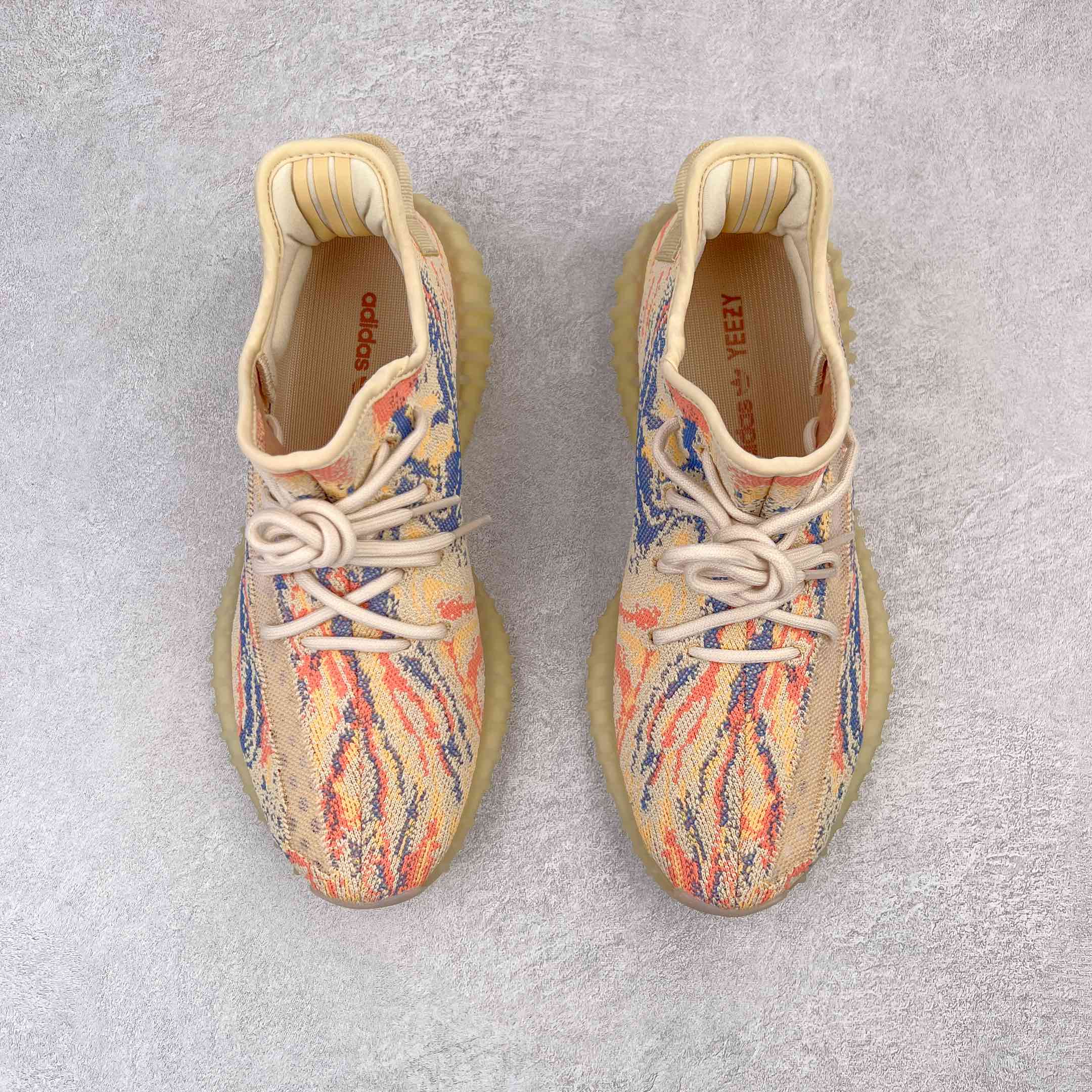 純原Yeezy Boost 350 V2 黃色暴龍獸GW3773全套原楦原紙版原鞋開模完美打造採用辰元飛織魚絲網原廠面非進口機台大底原廠半透明RB巴斯夫滿釘大底原廠東莞百宏3M反光鞋帶質感一致原廠鑫成新粉原鞋墊LOGO膠漿印花鈦金針與高士馬克線針車精工打造一切遵循原廠指令單採購同源原材採購全套原廠進口材料原紙版原楦頭一切同源公司貨大幾率過驗混賣無壓力‼