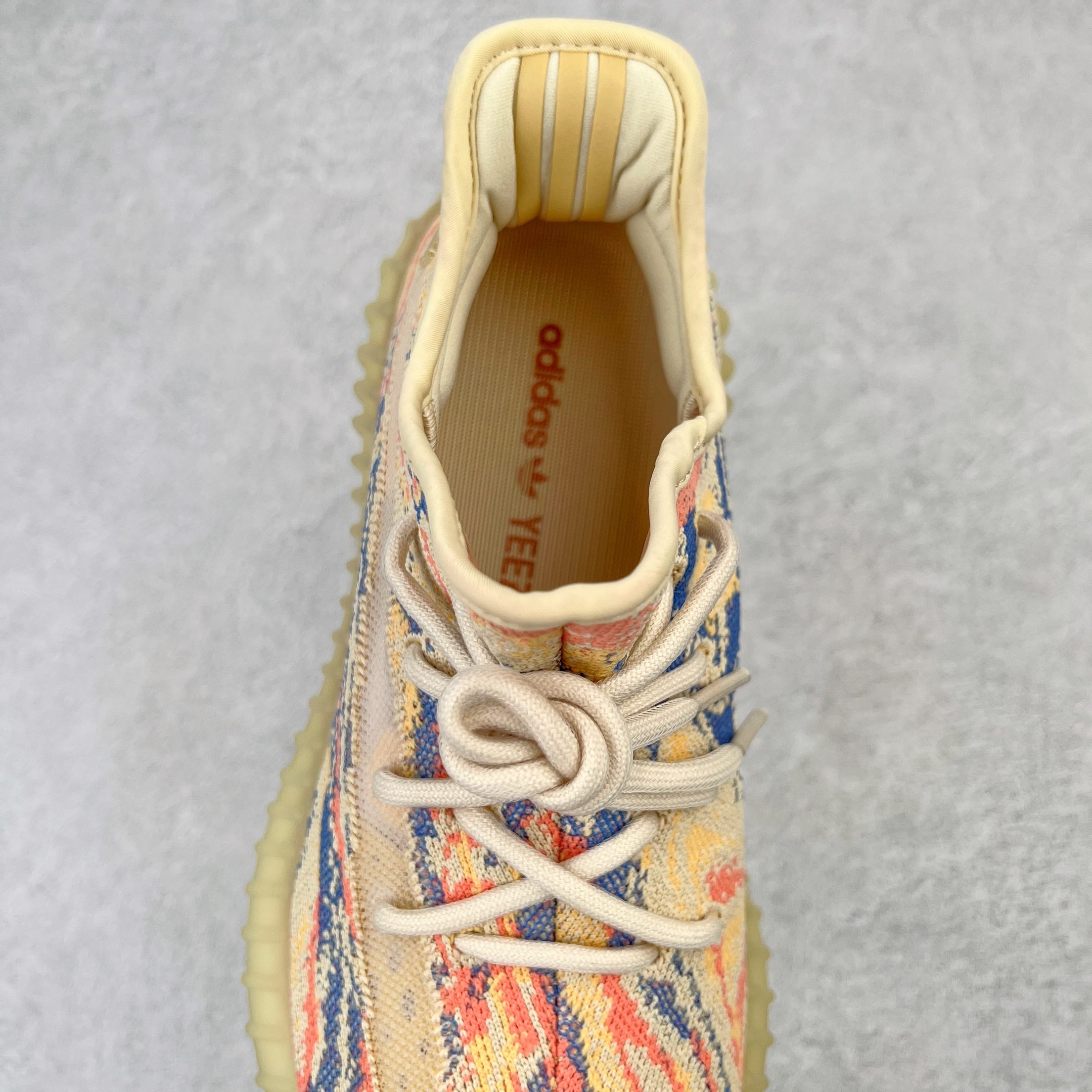 純原Yeezy Boost 350 V2 黃色暴龍獸GW3773全套原楦原紙版原鞋開模完美打造採用辰元飛織魚絲網原廠面非進口機台大底原廠半透明RB巴斯夫滿釘大底原廠東莞百宏3M反光鞋帶質感一致原廠鑫成新粉原鞋墊LOGO膠漿印花鈦金針與高士馬克線針車精工打造一切遵循原廠指令單採購同源原材採購全套原廠進口材料原紙版原楦頭一切同源公司貨大幾率過驗混賣無壓力‼