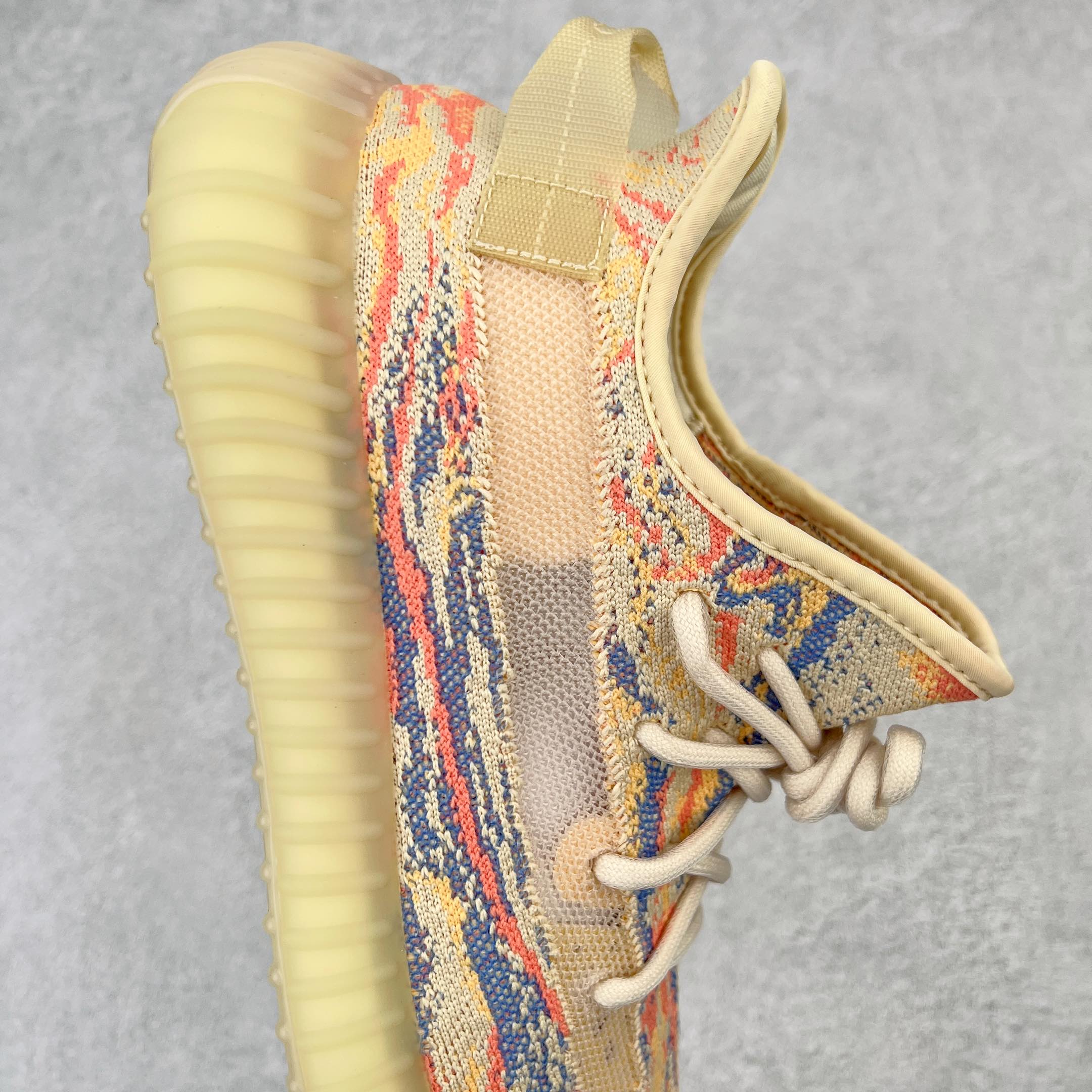 純原Yeezy Boost 350 V2 黃色暴龍獸GW3773全套原楦原紙版原鞋開模完美打造採用辰元飛織魚絲網原廠面非進口機台大底原廠半透明RB巴斯夫滿釘大底原廠東莞百宏3M反光鞋帶質感一致原廠鑫成新粉原鞋墊LOGO膠漿印花鈦金針與高士馬克線針車精工打造一切遵循原廠指令單採購同源原材採購全套原廠進口材料原紙版原楦頭一切同源公司貨大幾率過驗混賣無壓力‼