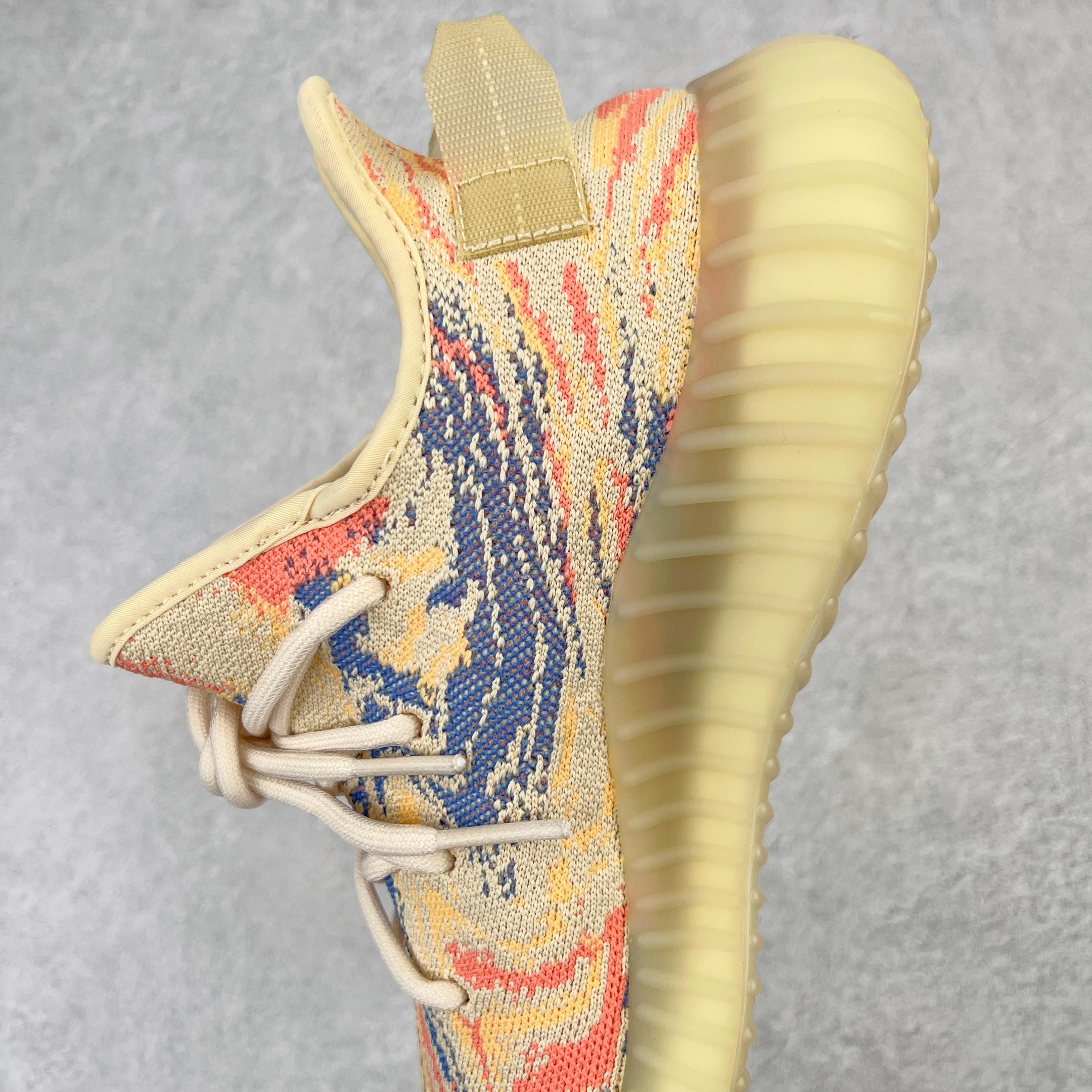 純原Yeezy Boost 350 V2 黃色暴龍獸GW3773全套原楦原紙版原鞋開模完美打造採用辰元飛織魚絲網原廠面非進口機台大底原廠半透明RB巴斯夫滿釘大底原廠東莞百宏3M反光鞋帶質感一致原廠鑫成新粉原鞋墊LOGO膠漿印花鈦金針與高士馬克線針車精工打造一切遵循原廠指令單採購同源原材採購全套原廠進口材料原紙版原楦頭一切同源公司貨大幾率過驗混賣無壓力‼
