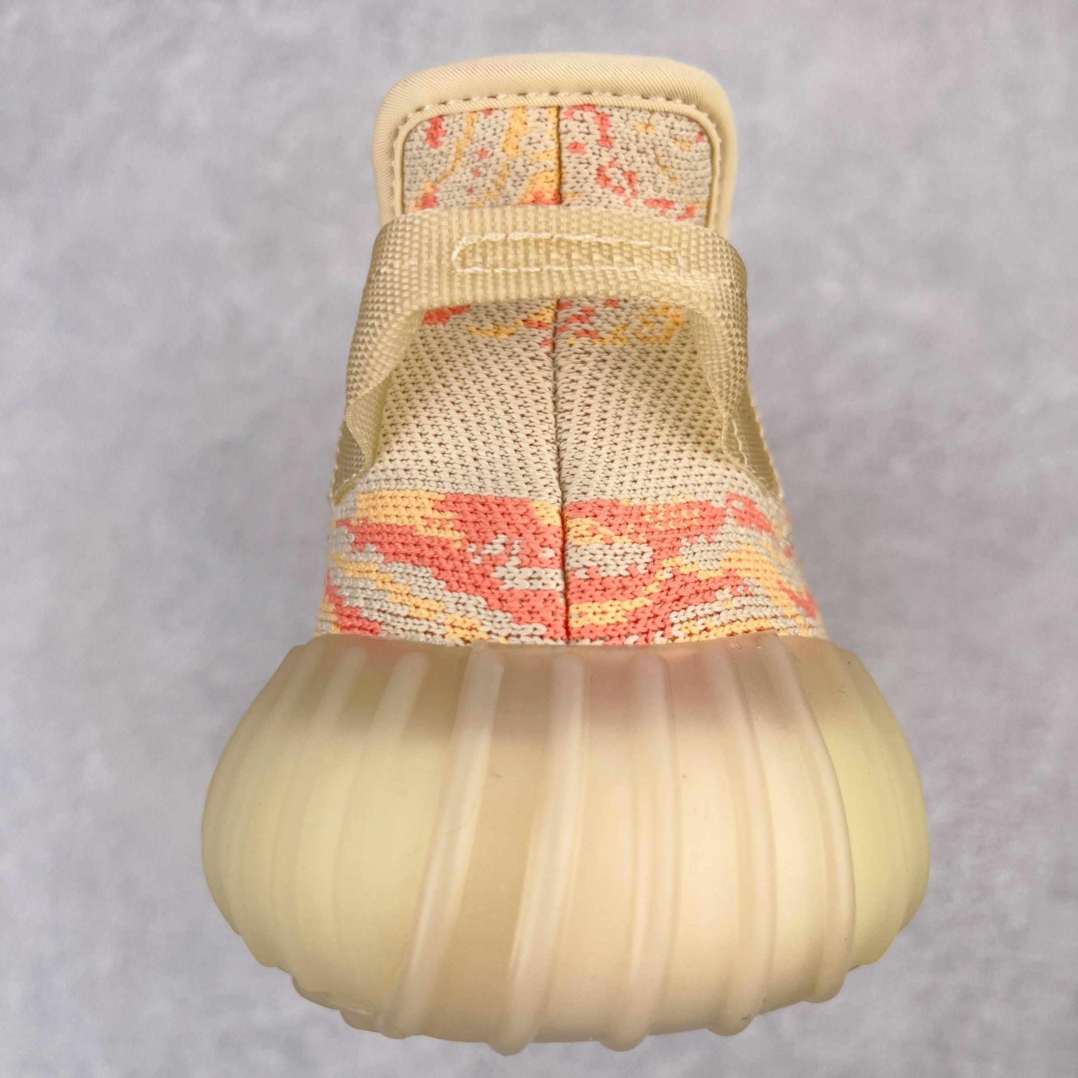純原Yeezy Boost 350 V2 黃色暴龍獸GW3773全套原楦原紙版原鞋開模完美打造採用辰元飛織魚絲網原廠面非進口機台大底原廠半透明RB巴斯夫滿釘大底原廠東莞百宏3M反光鞋帶質感一致原廠鑫成新粉原鞋墊LOGO膠漿印花鈦金針與高士馬克線針車精工打造一切遵循原廠指令單採購同源原材採購全套原廠進口材料原紙版原楦頭一切同源公司貨大幾率過驗混賣無壓力‼