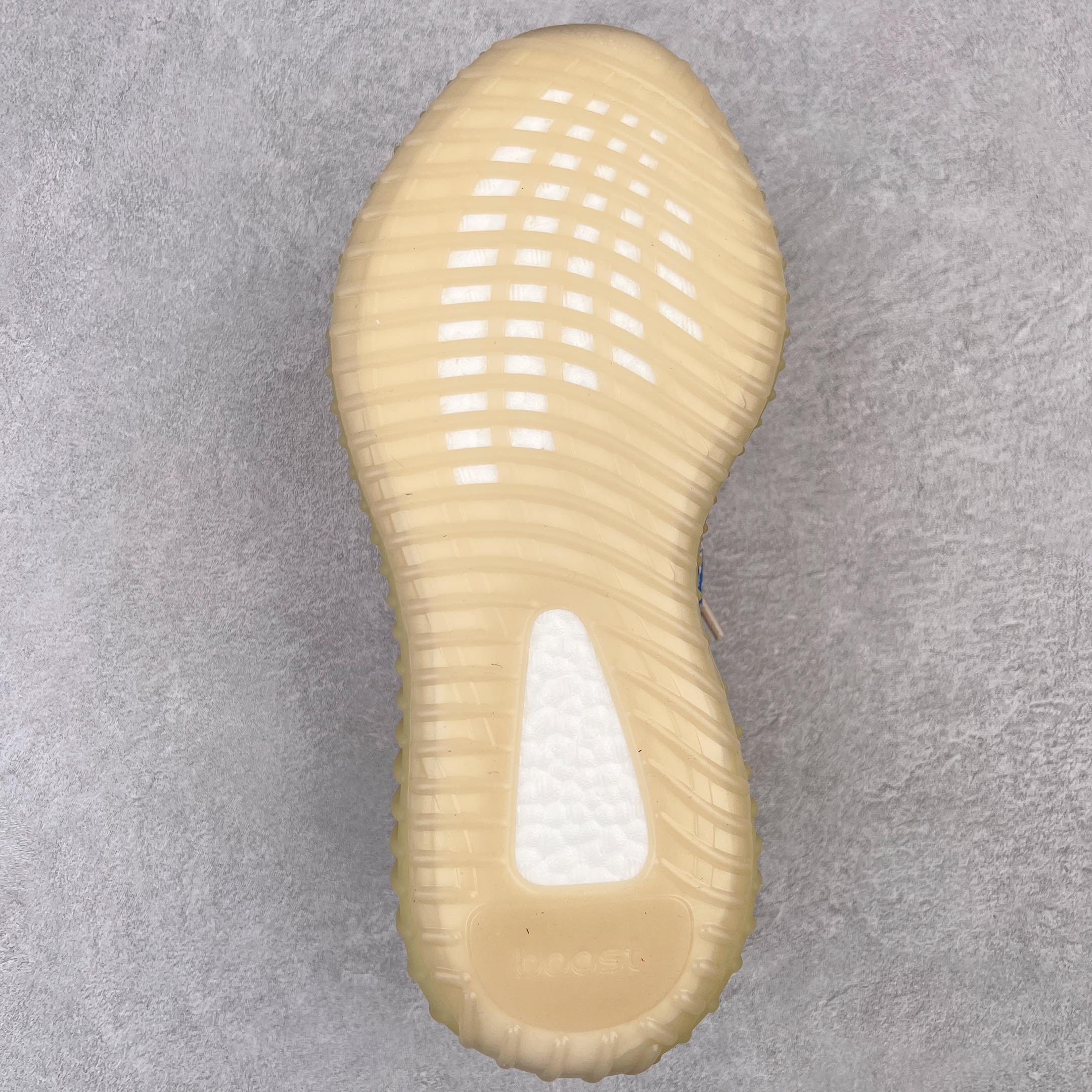 純原Yeezy Boost 350 V2 黃色暴龍獸GW3773全套原楦原紙版原鞋開模完美打造採用辰元飛織魚絲網原廠面非進口機台大底原廠半透明RB巴斯夫滿釘大底原廠東莞百宏3M反光鞋帶質感一致原廠鑫成新粉原鞋墊LOGO膠漿印花鈦金針與高士馬克線針車精工打造一切遵循原廠指令單採購同源原材採購全套原廠進口材料原紙版原楦頭一切同源公司貨大幾率過驗混賣無壓力‼
