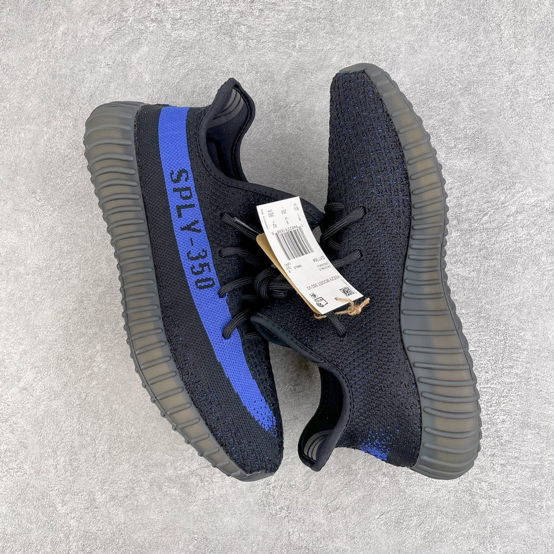 ＃ Yeezy Boost 350 V2"Dazzling Blue" 黑藍GY7164全套原楦原紙版原鞋開模完美打造採用辰元飛織魚絲網原廠面非進口機台大底原廠半透明RB巴斯夫滿釘大底原廠東莞百宏3M反光鞋帶質感一致原廠鑫成新粉原鞋墊LOGO膠漿印花鈦金針與高士馬克線針車精工打造一切遵循原廠指令單採購同源原材採購全套原廠進口材料原紙版原楦頭一切同源公司貨大幾率過驗混賣無壓力‼