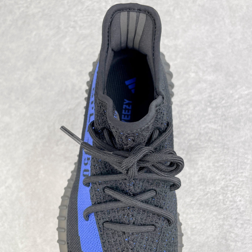 ＃ Yeezy Boost 350 V2"Dazzling Blue" 黑藍GY7164全套原楦原紙版原鞋開模完美打造採用辰元飛織魚絲網原廠面非進口機台大底原廠半透明RB巴斯夫滿釘大底原廠東莞百宏3M反光鞋帶質感一致原廠鑫成新粉原鞋墊LOGO膠漿印花鈦金針與高士馬克線針車精工打造一切遵循原廠指令單採購同源原材採購全套原廠進口材料原紙版原楦頭一切同源公司貨大幾率過驗混賣無壓力‼