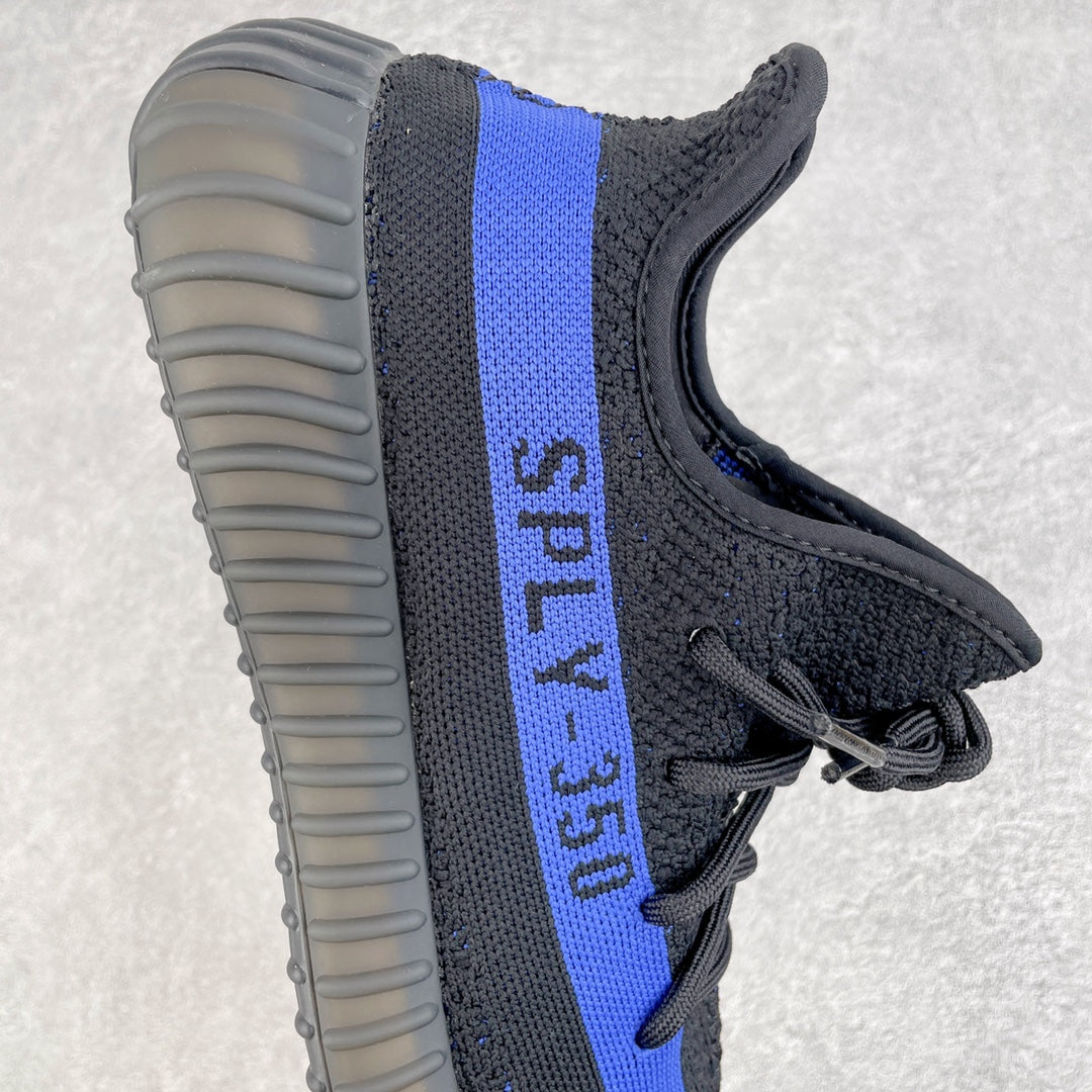 ＃ Yeezy Boost 350 V2"Dazzling Blue" 黑藍GY7164全套原楦原紙版原鞋開模完美打造採用辰元飛織魚絲網原廠面非進口機台大底原廠半透明RB巴斯夫滿釘大底原廠東莞百宏3M反光鞋帶質感一致原廠鑫成新粉原鞋墊LOGO膠漿印花鈦金針與高士馬克線針車精工打造一切遵循原廠指令單採購同源原材採購全套原廠進口材料原紙版原楦頭一切同源公司貨大幾率過驗混賣無壓力‼