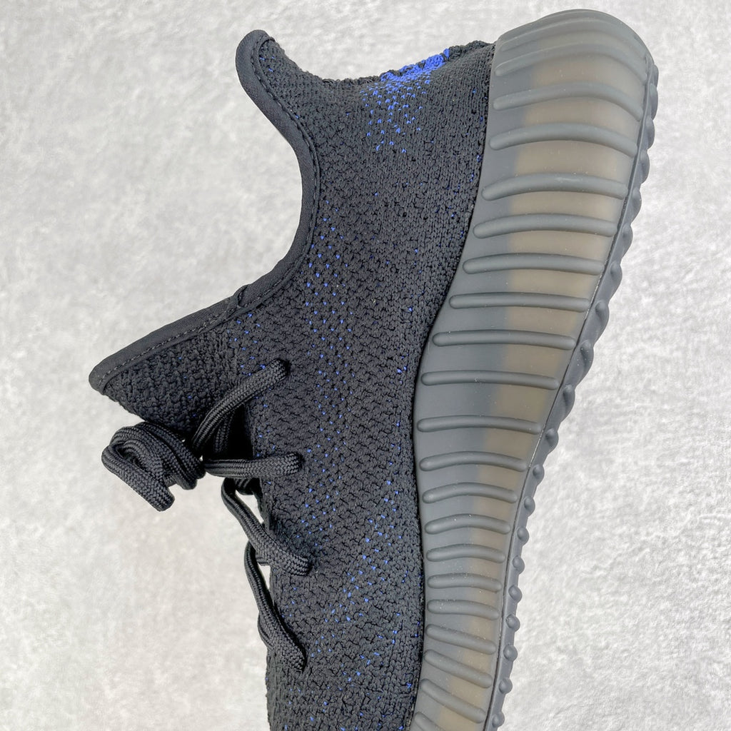 ＃ Yeezy Boost 350 V2"Dazzling Blue" 黑藍GY7164全套原楦原紙版原鞋開模完美打造採用辰元飛織魚絲網原廠面非進口機台大底原廠半透明RB巴斯夫滿釘大底原廠東莞百宏3M反光鞋帶質感一致原廠鑫成新粉原鞋墊LOGO膠漿印花鈦金針與高士馬克線針車精工打造一切遵循原廠指令單採購同源原材採購全套原廠進口材料原紙版原楦頭一切同源公司貨大幾率過驗混賣無壓力‼