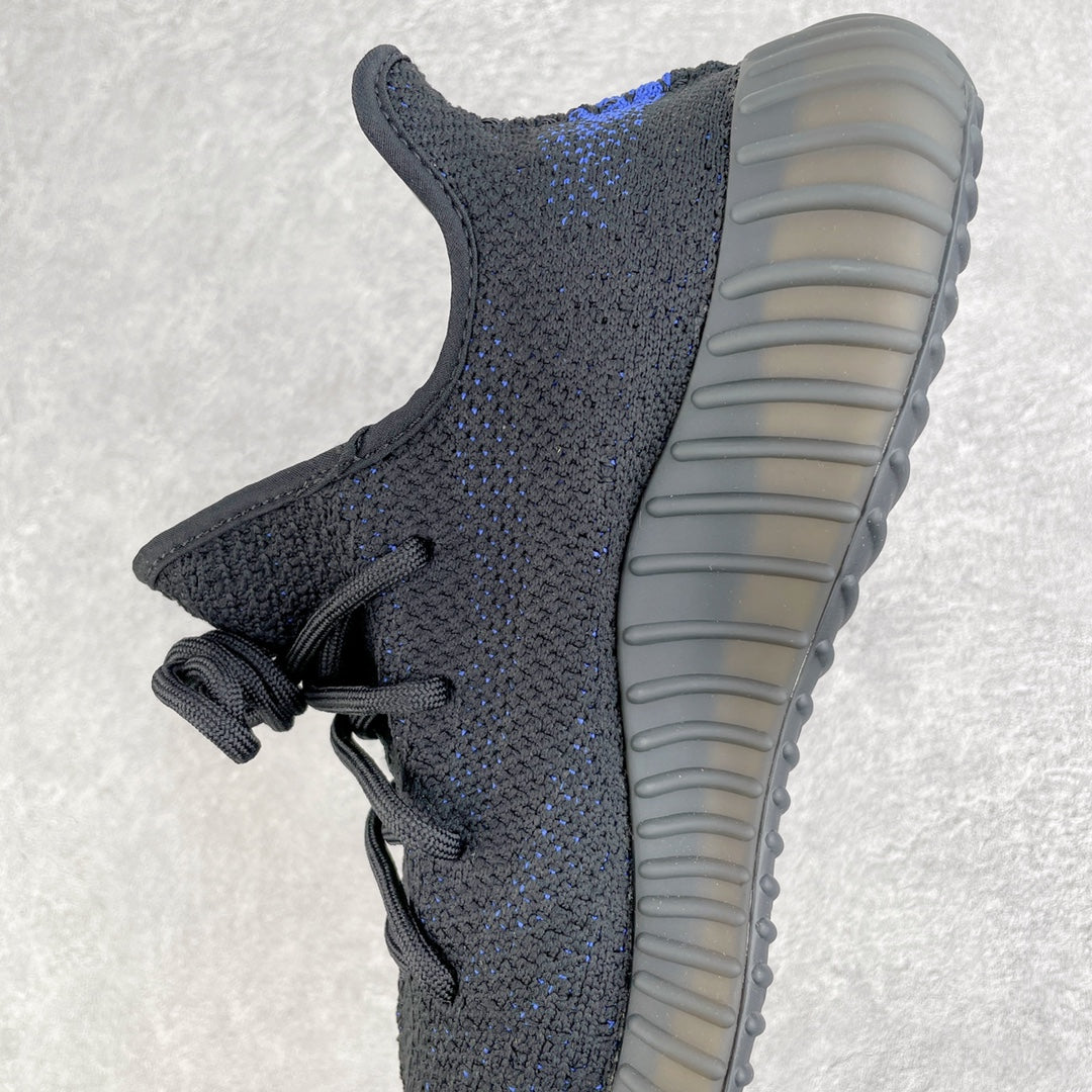 ＃ Yeezy Boost 350 V2"Dazzling Blue" 黑藍GY7164全套原楦原紙版原鞋開模完美打造採用辰元飛織魚絲網原廠面非進口機台大底原廠半透明RB巴斯夫滿釘大底原廠東莞百宏3M反光鞋帶質感一致原廠鑫成新粉原鞋墊LOGO膠漿印花鈦金針與高士馬克線針車精工打造一切遵循原廠指令單採購同源原材採購全套原廠進口材料原紙版原楦頭一切同源公司貨大幾率過驗混賣無壓力‼