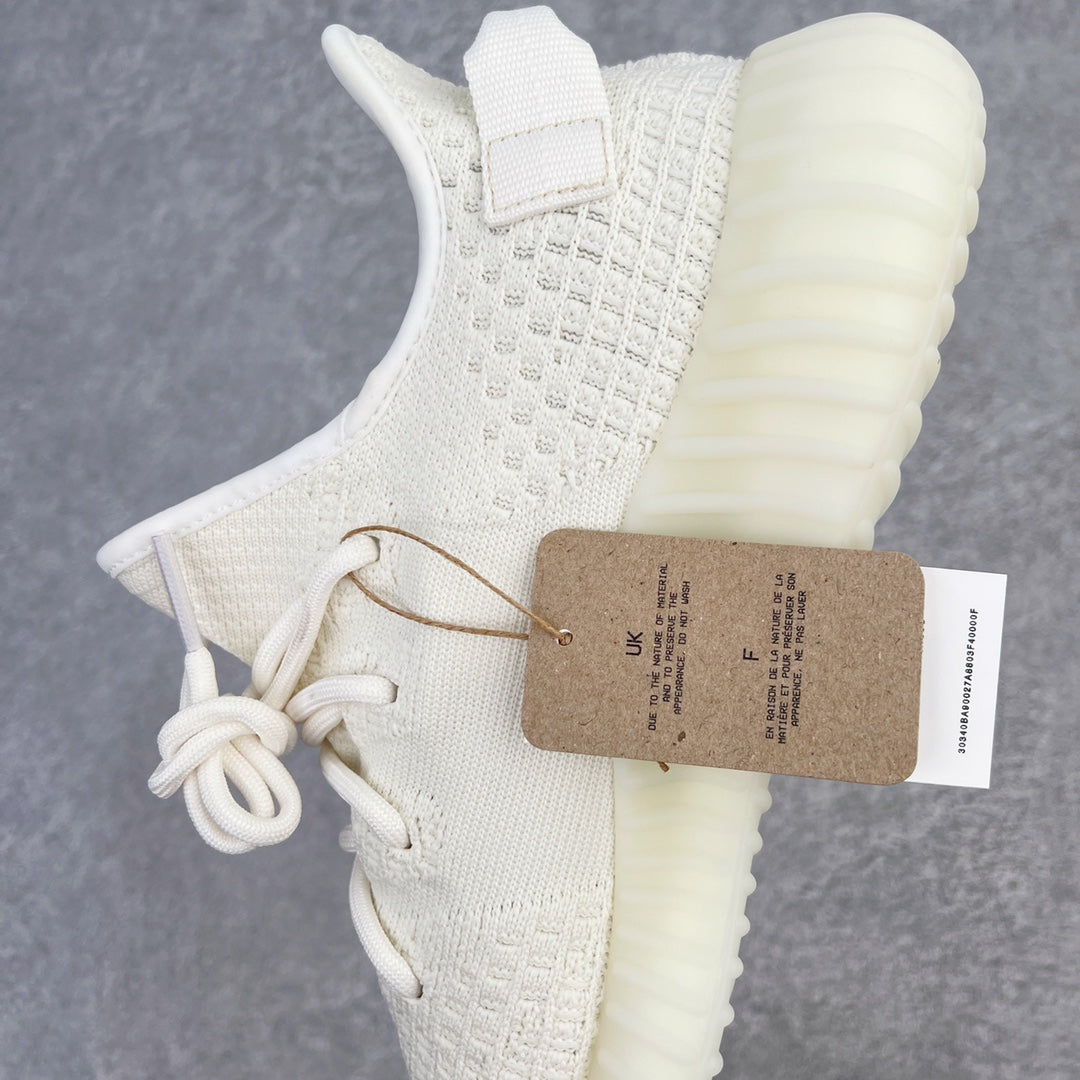 純原版Yeezy Boost 350 V2"Pure Oat" 純白鏤空HQ6316全套原楦原紙版原鞋開模完美打造採用辰元飛織魚絲網原廠面非進口機台大底原廠半透明RB巴斯夫滿釘大底原廠東莞百宏3M反光鞋帶質感一致原廠鑫成新粉原鞋墊LOGO膠漿印花鈦金針與高士馬克線針車精工打造一切遵循原廠指令單採購同源原材採購全套原廠進口材料原紙版原楦頭一切同源公司大幾率過驗混賣無壓力‼ ️