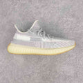 純原版本Yeezy Boost 350 V2 灰天使貨號：FX4348全套原楦原紙版原鞋開模完美打造採用辰元飛織魚絲網原廠面非進口機台大底原廠半透明RB巴斯夫滿釘大底原廠東莞百宏3M反光鞋帶質感一致原廠鑫成新粉原鞋墊LOGO膠漿印花鈦金針與高士馬克線針車精工打造一切遵循原廠指令單採購同源原材採購全套原廠進口材料原紙版原楦頭一切同源公司大幾率過驗混賣無壓力‼ ️