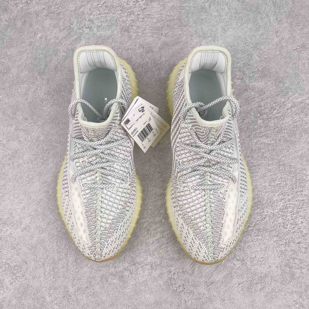 純原版本Yeezy Boost 350 V2 灰天使貨號：FX4348全套原楦原紙版原鞋開模完美打造採用辰元飛織魚絲網原廠面非進口機台大底原廠半透明RB巴斯夫滿釘大底原廠東莞百宏3M反光鞋帶質感一致原廠鑫成新粉原鞋墊LOGO膠漿印花鈦金針與高士馬克線針車精工打造一切遵循原廠指令單採購同源原材採購全套原廠進口材料原紙版原楦頭一切同源公司大幾率過驗混賣無壓力‼ ️