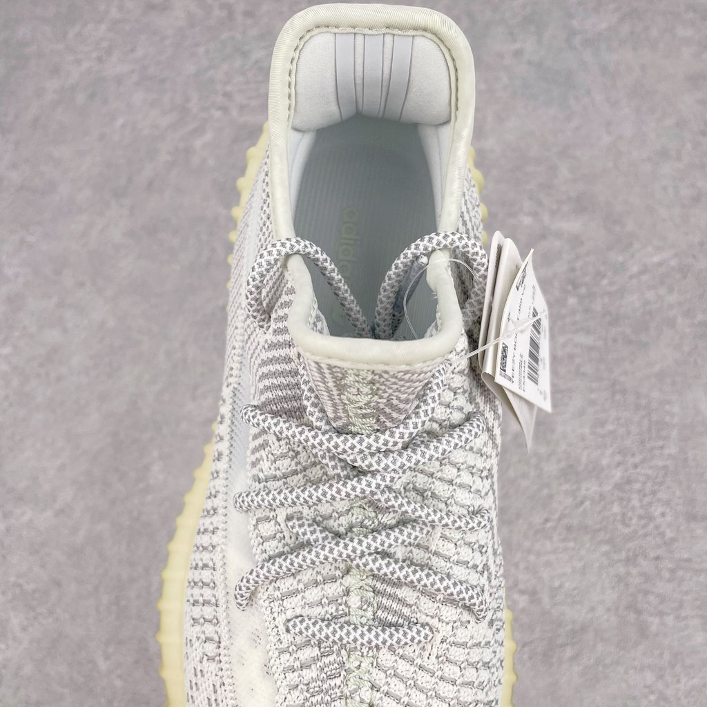 純原版本Yeezy Boost 350 V2 灰天使貨號：FX4348全套原楦原紙版原鞋開模完美打造採用辰元飛織魚絲網原廠面非進口機台大底原廠半透明RB巴斯夫滿釘大底原廠東莞百宏3M反光鞋帶質感一致原廠鑫成新粉原鞋墊LOGO膠漿印花鈦金針與高士馬克線針車精工打造一切遵循原廠指令單採購同源原材採購全套原廠進口材料原紙版原楦頭一切同源公司大幾率過驗混賣無壓力‼ ️