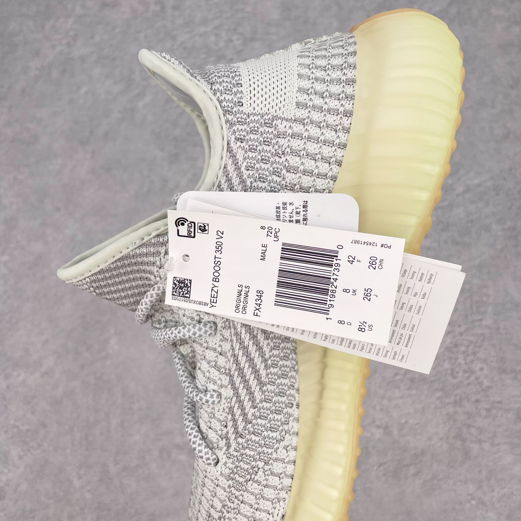 純原版本Yeezy Boost 350 V2 灰天使貨號：FX4348全套原楦原紙版原鞋開模完美打造採用辰元飛織魚絲網原廠面非進口機台大底原廠半透明RB巴斯夫滿釘大底原廠東莞百宏3M反光鞋帶質感一致原廠鑫成新粉原鞋墊LOGO膠漿印花鈦金針與高士馬克線針車精工打造一切遵循原廠指令單採購同源原材採購全套原廠進口材料原紙版原楦頭一切同源公司大幾率過驗混賣無壓力‼ ️