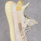 純原版本Yeezy Boost 350 V2 溫變貨號：GY3438全套原楦原紙版原鞋開模完美打造採用辰元飛織魚絲網原廠面非進口機台大底原廠半透明RB巴斯夫滿釘大底原廠東莞百宏3M反光鞋帶質感一致原廠鑫成新粉原鞋墊LOGO膠漿印花鈦金針與高士馬克線針車精工打造一切遵循原廠指令單採購同源原材採購全套原廠進口材料原紙版原楦頭一切同源公司大幾率過驗混賣無壓力