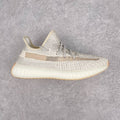 純原版Yeezy Boost 350 V2 須白滿天星貨號：FV3254全套原楦原紙版原鞋開模完美打造採用辰元飛織魚絲網原廠面非進口機台大底原廠半透明RB巴斯夫滿釘大底原廠東莞百宏3M反光鞋帶質感一致原廠鑫成新粉原鞋墊LOGO膠漿印花鈦金針與高士馬克線針車精工打造一切遵循原廠指令單採購同源原材採購全套原廠進口材料原紙版原楦頭一切同源公司大幾率過驗混賣無壓力‼ ️