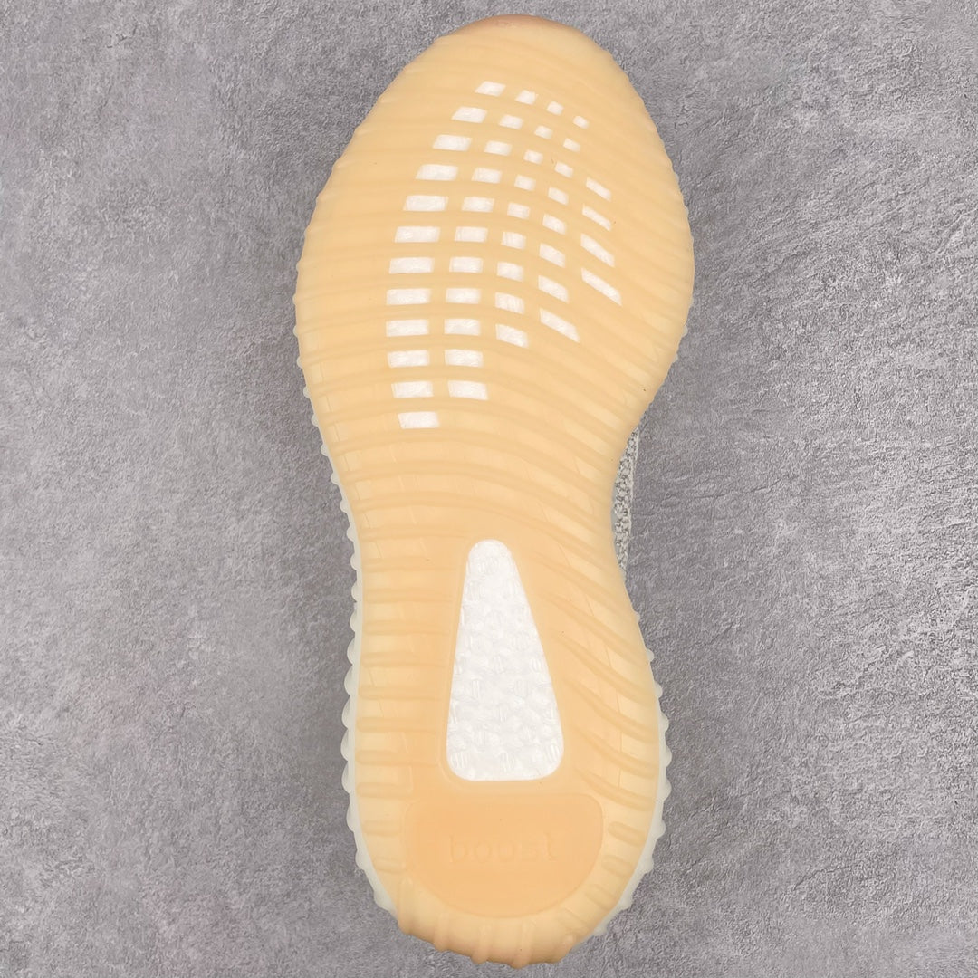 純原版Yeezy Boost 350 V2 須白滿天星貨號：FV3254全套原楦原紙版原鞋開模完美打造採用辰元飛織魚絲網原廠面非進口機台大底原廠半透明RB巴斯夫滿釘大底原廠東莞百宏3M反光鞋帶質感一致原廠鑫成新粉原鞋墊LOGO膠漿印花鈦金針與高士馬克線針車精工打造一切遵循原廠指令單採購同源原材採購全套原廠進口材料原紙版原楦頭一切同源公司大幾率過驗混賣無壓力‼ ️