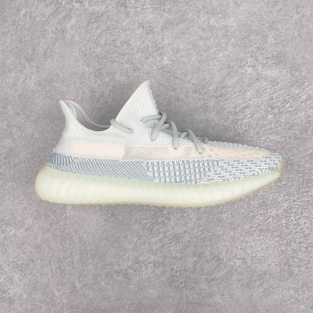 純原版Yeezy Boost 350 V2 冰藍天使貨號：FW3043全套原楦原紙版原鞋開模完美打造採用辰元飛織魚絲網原廠面非進口機台大底原廠半透明RB巴斯夫滿釘大底原廠東莞百宏3M反光鞋帶質感一致原廠鑫成新粉原鞋墊LOGO膠漿印花鈦金針與高士馬克線針車精工打造一切遵循原廠指令單採購同源原材採購全套原廠進口材料原紙版原楦頭一切同源公司大幾率過驗混賣無壓力‼ ️