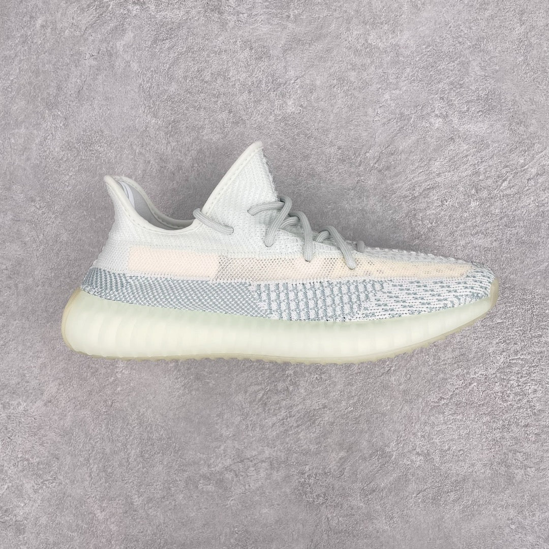 純原版Yeezy Boost 350 V2 冰藍天使貨號：FW3043全套原楦原紙版原鞋開模完美打造採用辰元飛織魚絲網原廠面非進口機台大底原廠半透明RB巴斯夫滿釘大底原廠東莞百宏3M反光鞋帶質感一致原廠鑫成新粉原鞋墊LOGO膠漿印花鈦金針與高士馬克線針車精工打造一切遵循原廠指令單採購同源原材採購全套原廠進口材料原紙版原楦頭一切同源公司大幾率過驗混賣無壓力‼ ️
