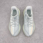 純原版Yeezy Boost 350 V2 冰藍天使貨號：FW3043全套原楦原紙版原鞋開模完美打造採用辰元飛織魚絲網原廠面非進口機台大底原廠半透明RB巴斯夫滿釘大底原廠東莞百宏3M反光鞋帶質感一致原廠鑫成新粉原鞋墊LOGO膠漿印花鈦金針與高士馬克線針車精工打造一切遵循原廠指令單採購同源原材採購全套原廠進口材料原紙版原楦頭一切同源公司大幾率過驗混賣無壓力‼ ️