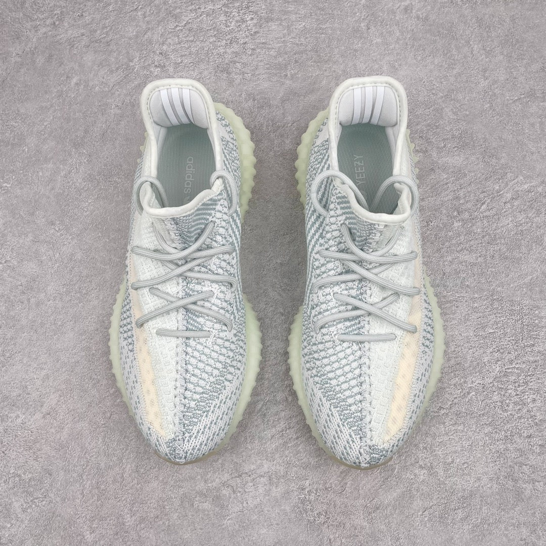 純原版Yeezy Boost 350 V2 冰藍天使貨號：FW3043全套原楦原紙版原鞋開模完美打造採用辰元飛織魚絲網原廠面非進口機台大底原廠半透明RB巴斯夫滿釘大底原廠東莞百宏3M反光鞋帶質感一致原廠鑫成新粉原鞋墊LOGO膠漿印花鈦金針與高士馬克線針車精工打造一切遵循原廠指令單採購同源原材採購全套原廠進口材料原紙版原楦頭一切同源公司大幾率過驗混賣無壓力‼ ️