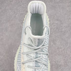 純原版Yeezy Boost 350 V2 冰藍天使貨號：FW3043全套原楦原紙版原鞋開模完美打造採用辰元飛織魚絲網原廠面非進口機台大底原廠半透明RB巴斯夫滿釘大底原廠東莞百宏3M反光鞋帶質感一致原廠鑫成新粉原鞋墊LOGO膠漿印花鈦金針與高士馬克線針車精工打造一切遵循原廠指令單採購同源原材採購全套原廠進口材料原紙版原楦頭一切同源公司大幾率過驗混賣無壓力‼ ️