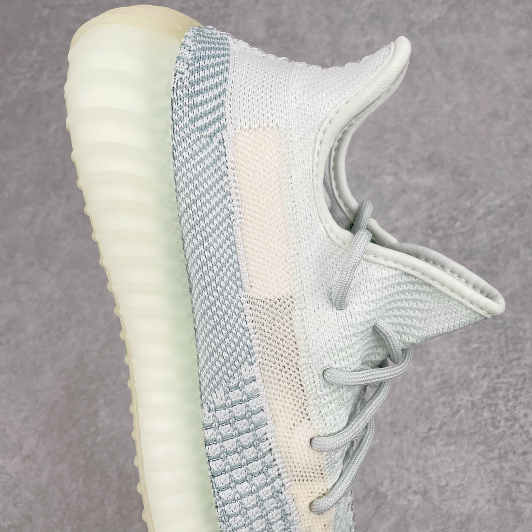 純原版Yeezy Boost 350 V2 冰藍天使貨號：FW3043全套原楦原紙版原鞋開模完美打造採用辰元飛織魚絲網原廠面非進口機台大底原廠半透明RB巴斯夫滿釘大底原廠東莞百宏3M反光鞋帶質感一致原廠鑫成新粉原鞋墊LOGO膠漿印花鈦金針與高士馬克線針車精工打造一切遵循原廠指令單採購同源原材採購全套原廠進口材料原紙版原楦頭一切同源公司大幾率過驗混賣無壓力‼ ️