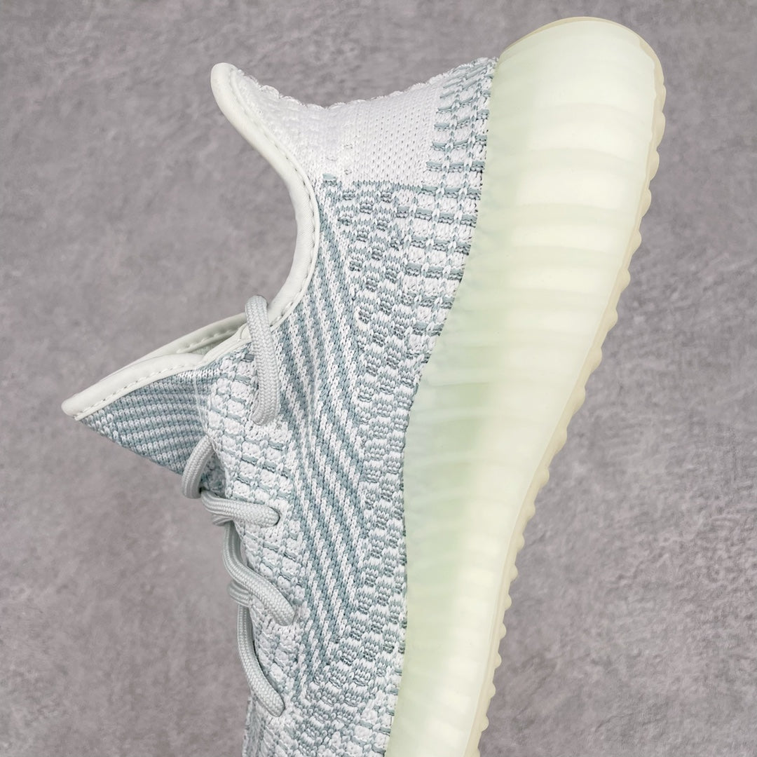 純原版Yeezy Boost 350 V2 冰藍天使貨號：FW3043全套原楦原紙版原鞋開模完美打造採用辰元飛織魚絲網原廠面非進口機台大底原廠半透明RB巴斯夫滿釘大底原廠東莞百宏3M反光鞋帶質感一致原廠鑫成新粉原鞋墊LOGO膠漿印花鈦金針與高士馬克線針車精工打造一切遵循原廠指令單採購同源原材採購全套原廠進口材料原紙版原楦頭一切同源公司大幾率過驗混賣無壓力‼ ️