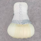 純原版Yeezy Boost 350 V2 冰藍天使貨號：FW3043全套原楦原紙版原鞋開模完美打造採用辰元飛織魚絲網原廠面非進口機台大底原廠半透明RB巴斯夫滿釘大底原廠東莞百宏3M反光鞋帶質感一致原廠鑫成新粉原鞋墊LOGO膠漿印花鈦金針與高士馬克線針車精工打造一切遵循原廠指令單採購同源原材採購全套原廠進口材料原紙版原楦頭一切同源公司大幾率過驗混賣無壓力‼ ️