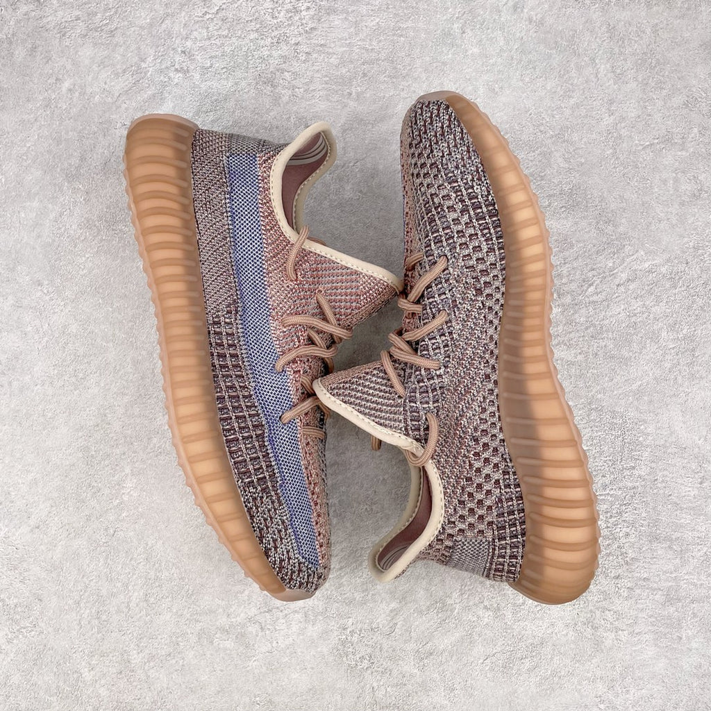 純原版本Yeezy Boost 350 V2 水洗棕藍貨號：H02795全套原楦原紙版原鞋開模完美打造採用辰元飛織魚絲網原廠面非進口機台大底原廠半透明RB巴斯夫滿釘大底原廠東莞百宏3M反光鞋帶質感一致原廠鑫成新粉原鞋墊LOGO膠漿印花鈦金針與高士馬克線針車精工打造一切遵循原廠指令單採購同源原材採購全套原廠進口材料原紙版原楦頭一切同源公司大幾率過驗混賣無壓力‼ ️