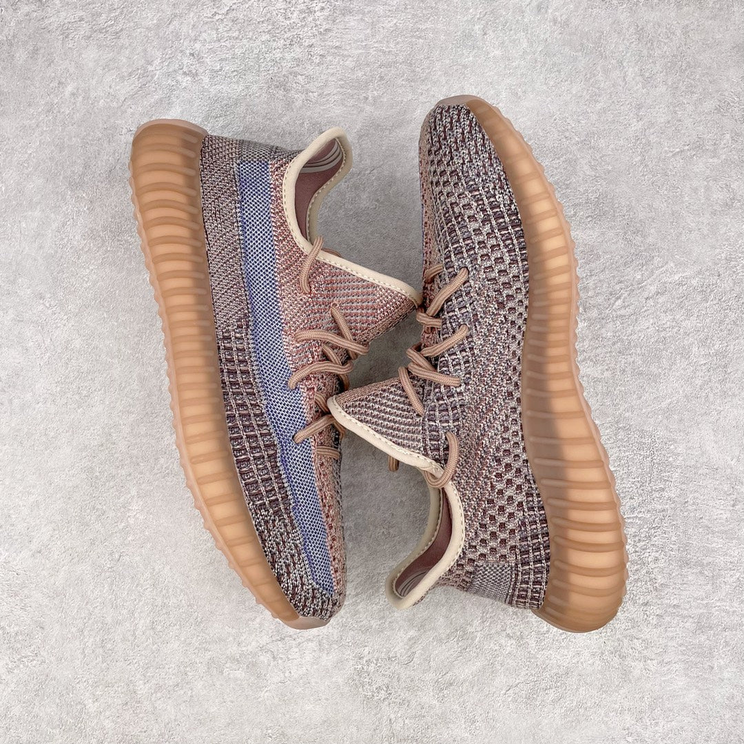 純原版本Yeezy Boost 350 V2 水洗棕藍貨號：H02795全套原楦原紙版原鞋開模完美打造採用辰元飛織魚絲網原廠面非進口機台大底原廠半透明RB巴斯夫滿釘大底原廠東莞百宏3M反光鞋帶質感一致原廠鑫成新粉原鞋墊LOGO膠漿印花鈦金針與高士馬克線針車精工打造一切遵循原廠指令單採購同源原材採購全套原廠進口材料原紙版原楦頭一切同源公司大幾率過驗混賣無壓力‼ ️