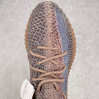 純原版本Yeezy Boost 350 V2 水洗棕藍貨號：H02795全套原楦原紙版原鞋開模完美打造採用辰元飛織魚絲網原廠面非進口機台大底原廠半透明RB巴斯夫滿釘大底原廠東莞百宏3M反光鞋帶質感一致原廠鑫成新粉原鞋墊LOGO膠漿印花鈦金針與高士馬克線針車精工打造一切遵循原廠指令單採購同源原材採購全套原廠進口材料原紙版原楦頭一切同源公司大幾率過驗混賣無壓力‼ ️