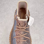 純原版本Yeezy Boost 350 V2 水洗棕藍貨號：H02795全套原楦原紙版原鞋開模完美打造採用辰元飛織魚絲網原廠面非進口機台大底原廠半透明RB巴斯夫滿釘大底原廠東莞百宏3M反光鞋帶質感一致原廠鑫成新粉原鞋墊LOGO膠漿印花鈦金針與高士馬克線針車精工打造一切遵循原廠指令單採購同源原材採購全套原廠進口材料原紙版原楦頭一切同源公司大幾率過驗混賣無壓力‼ ️