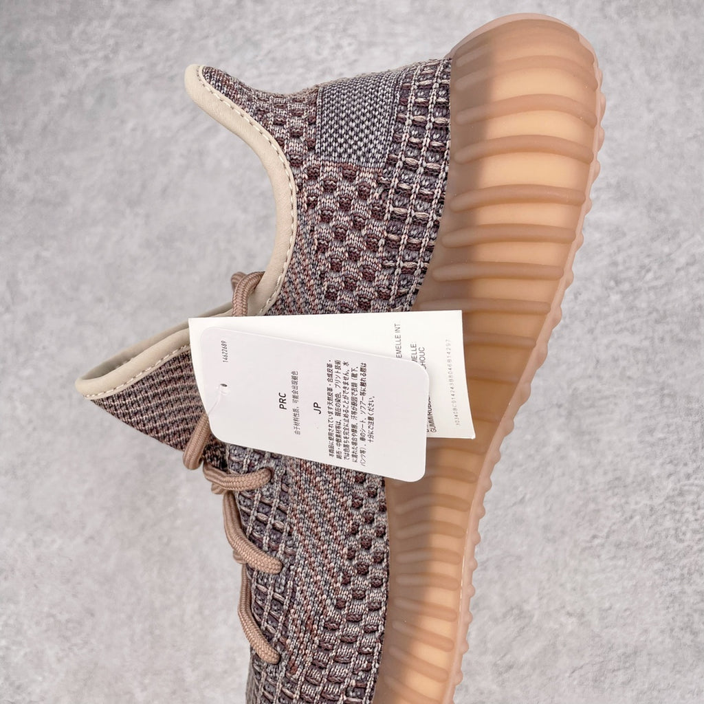 純原版本Yeezy Boost 350 V2 水洗棕藍貨號：H02795全套原楦原紙版原鞋開模完美打造採用辰元飛織魚絲網原廠面非進口機台大底原廠半透明RB巴斯夫滿釘大底原廠東莞百宏3M反光鞋帶質感一致原廠鑫成新粉原鞋墊LOGO膠漿印花鈦金針與高士馬克線針車精工打造一切遵循原廠指令單採購同源原材採購全套原廠進口材料原紙版原楦頭一切同源公司大幾率過驗混賣無壓力‼ ️